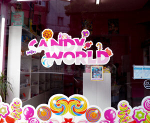 Devanture de Candy World, boutique de bonbons halal à Bruxelles