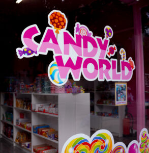 Devanture de Candy World, boutique de bonbons halal à Bruxelles